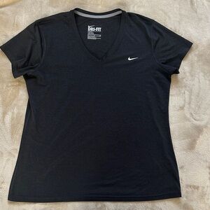 Nike Women's XL Black V-Neck Dri-FIT Short Sleeve Top
